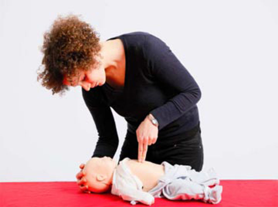 Herz-Lungen-Wiederbelebung bei Säuglingen und Kleinkindern Herz-Lungen-Wiederbelebung bei Säuglingen und Kleinkindern